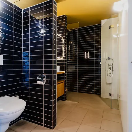 デ ハレン アパート *